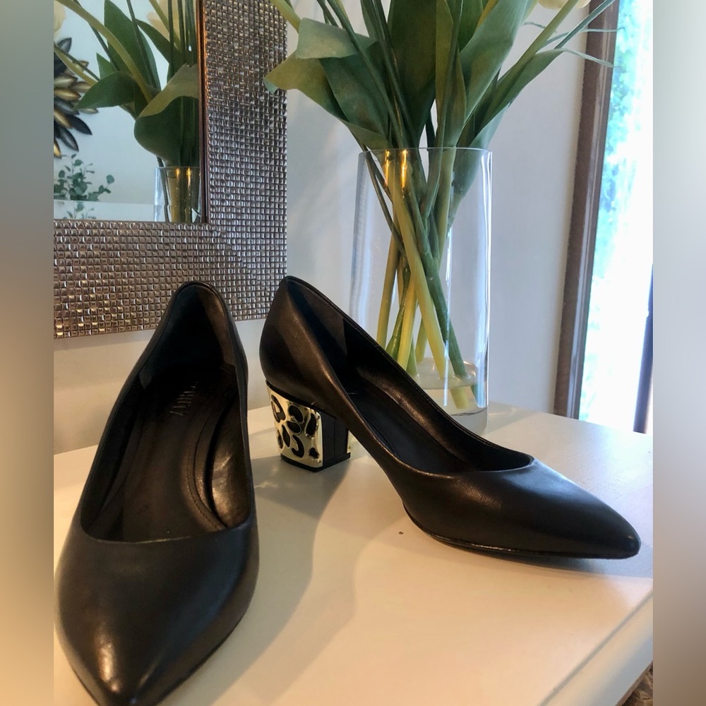 🖤 Schultz Black Leather Pimps With Gold Leopard Filigree Heel
